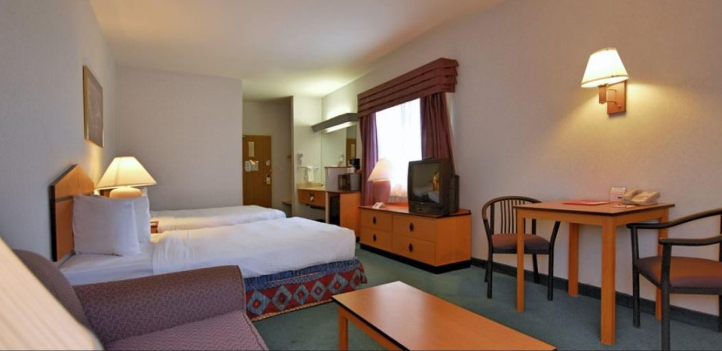 Quality Inn & Suites Denver Airport - Gateway Park Аврора Экстерьер фото