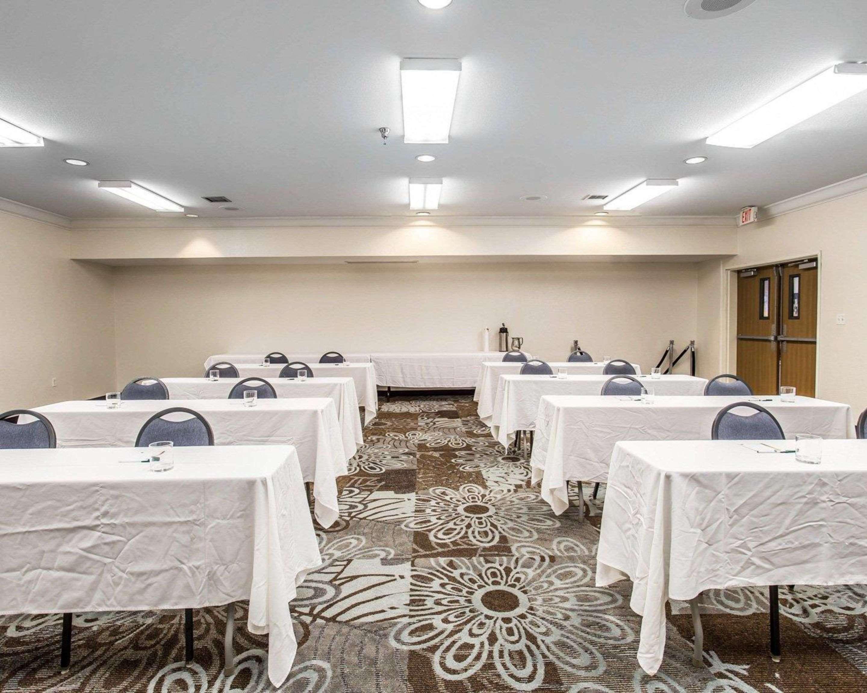 Quality Inn & Suites Denver Airport - Gateway Park Аврора Экстерьер фото