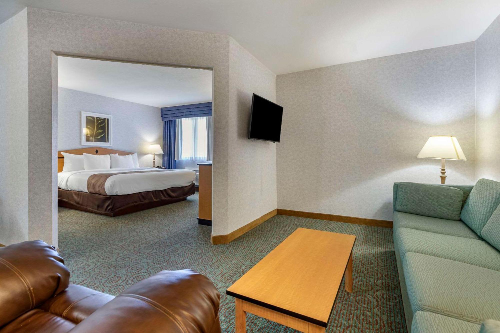 Quality Inn & Suites Denver Airport - Gateway Park Аврора Экстерьер фото