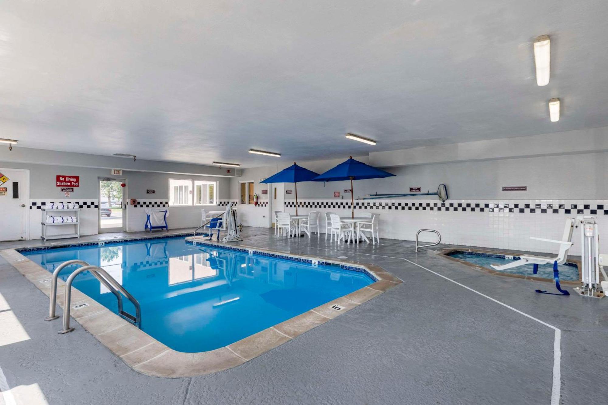 Quality Inn & Suites Denver Airport - Gateway Park Аврора Экстерьер фото