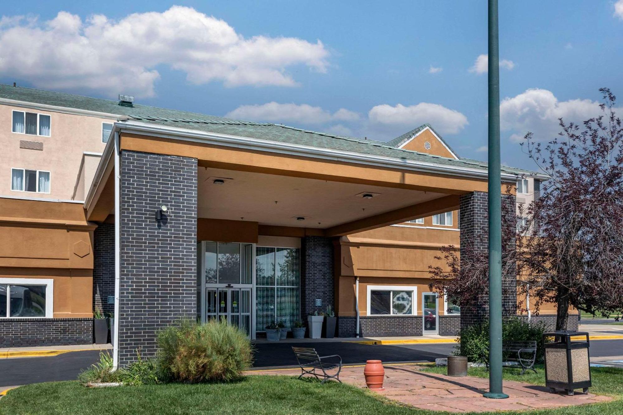 Quality Inn & Suites Denver Airport - Gateway Park Аврора Экстерьер фото