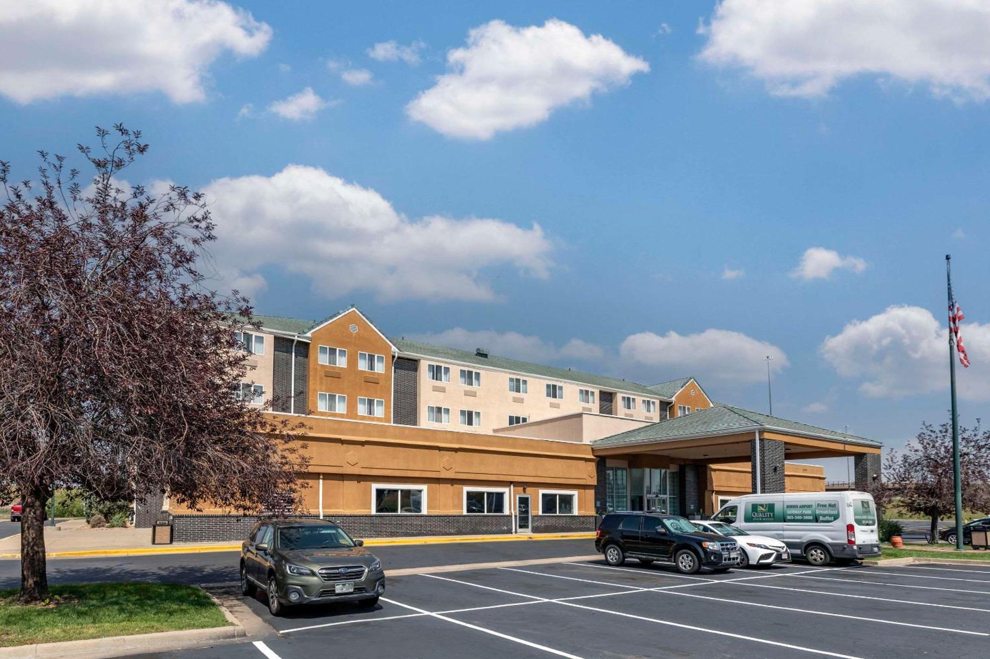 Quality Inn & Suites Denver Airport - Gateway Park Аврора Экстерьер фото